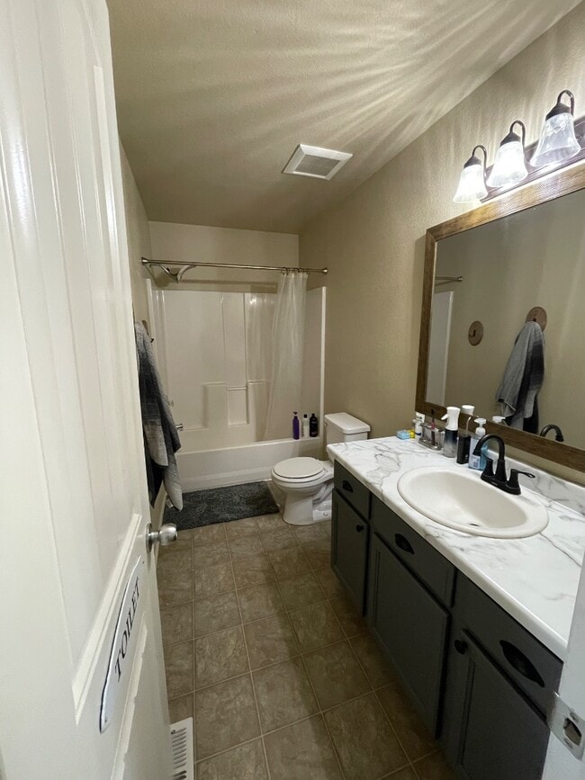 Building Photo - 5136 Killdeer Dr