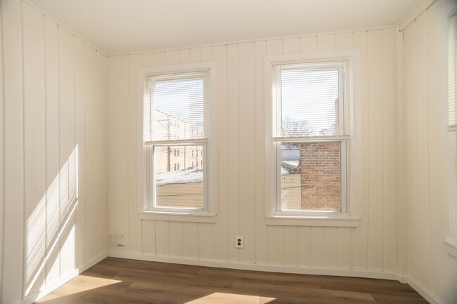 Building Photo - 6405 N Hamilton Ave