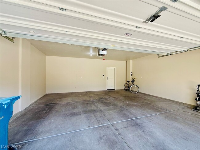 Building Photo - 3041 Savella Ave