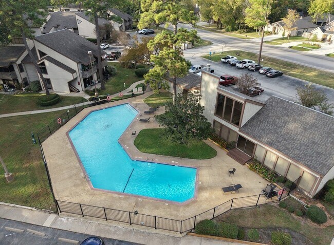 Building Photo - 12900 Walden Rd