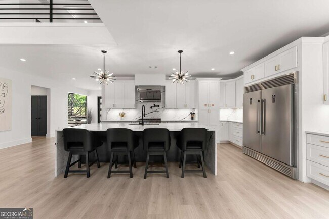 Building Photo - 151 S Pointe Dr