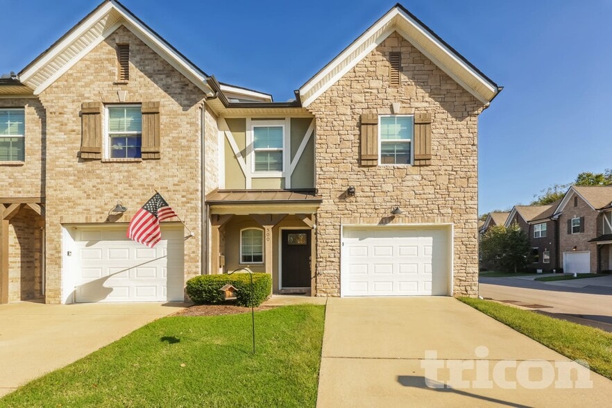 Interior Photo - Hickory Station