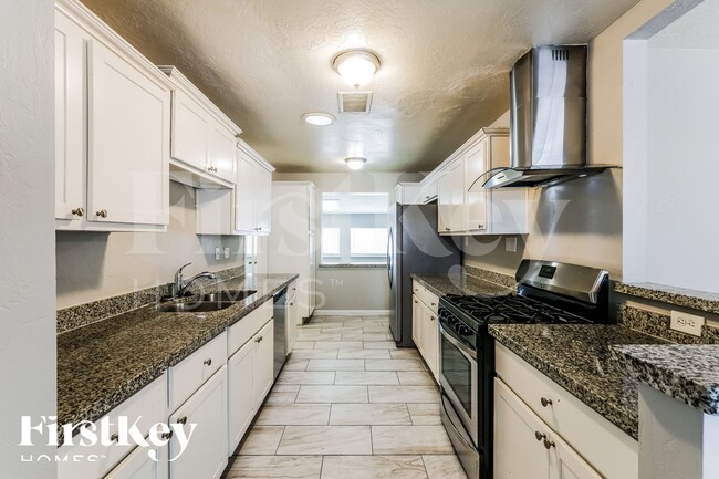 Building Photo - 1308 W Elm St