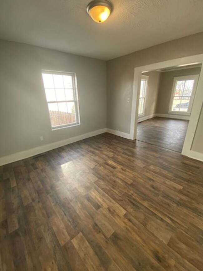 Building Photo - COMING SOON: CUTE 2 BEDROOM / 1 BATHROOM HOUSE IN WEBB CITY MO!!!