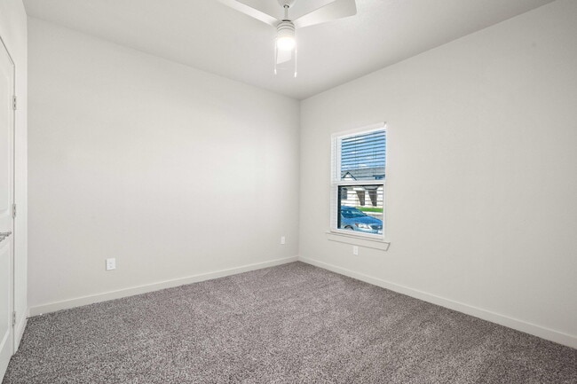 Building Photo - 10911 Aberdeen Ave