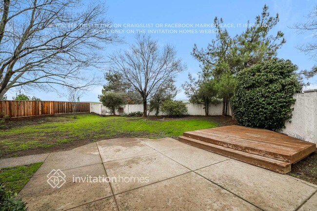 Building Photo - 5000 Mesa Ridge Dr