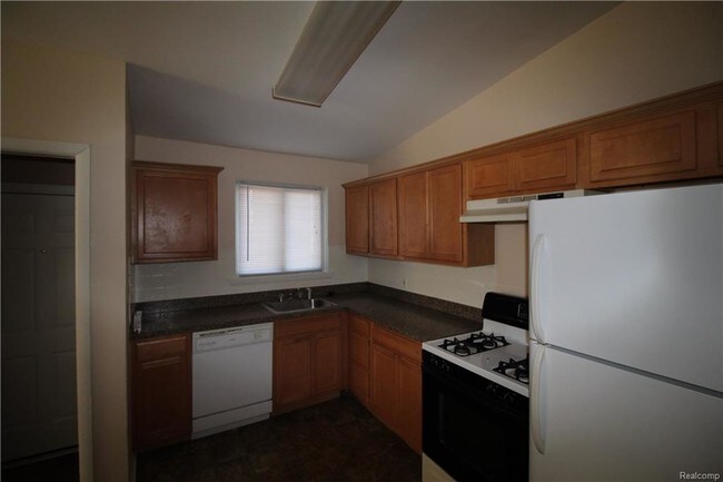 Building Photo - 13740 Pearson St