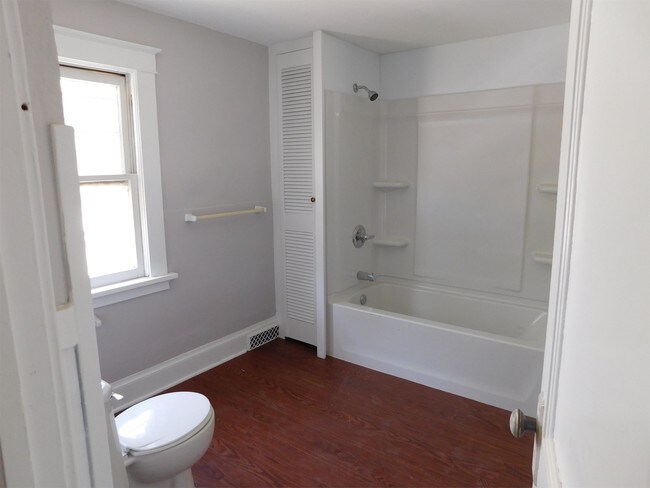 Building Photo - 303 Highland Dr NW