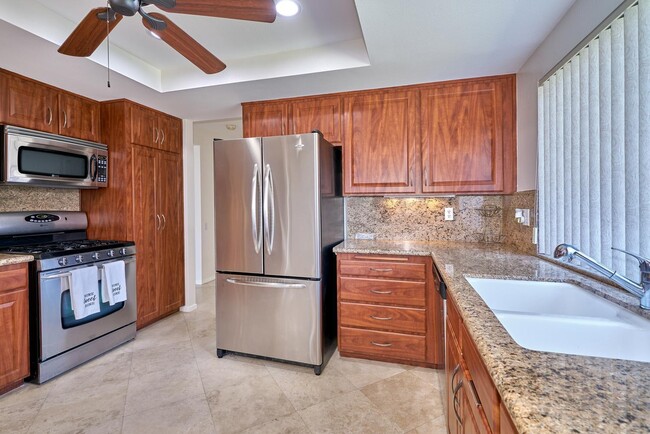 Building Photo - 39810 Bedford Dr