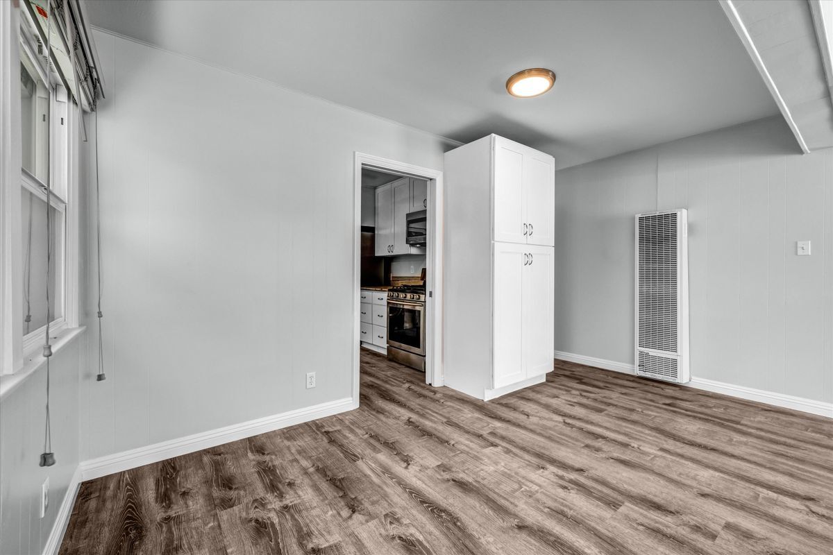 Building Photo - 221 Avocado St