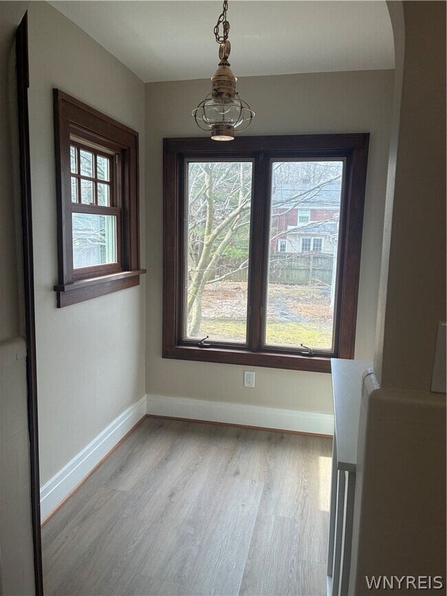 Building Photo - 385 Berryman Dr