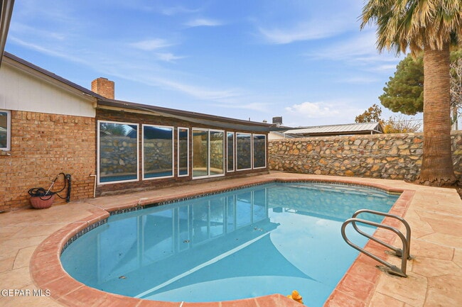 Building Photo - 1732 Russ Randall St