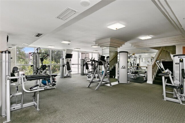 Building Photo - 16711 Collins Ave