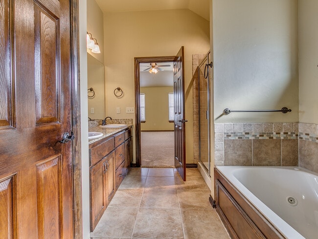 Building Photo - Highly Sought After Stonebridge Addition +...