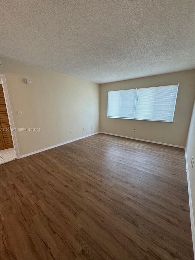 Building Photo - 14830 Naranja Lakes Blvd