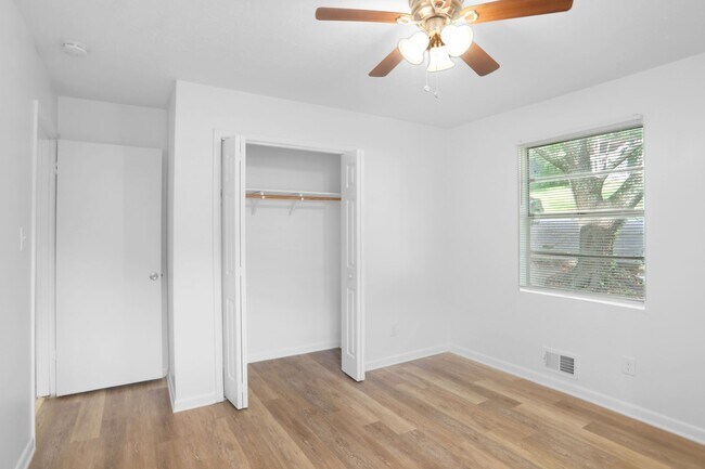 Building Photo - 2932 Harlan Dr