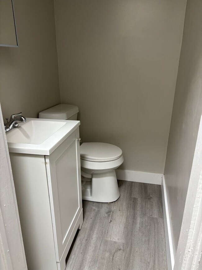 Building Photo - Section 8 & Eden Welcomed! 3 Bedroom home ...