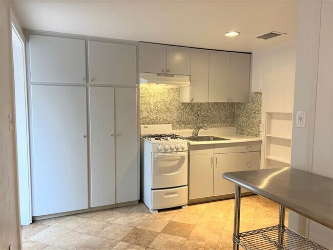 Building Photo - 4127 N 18th Pl