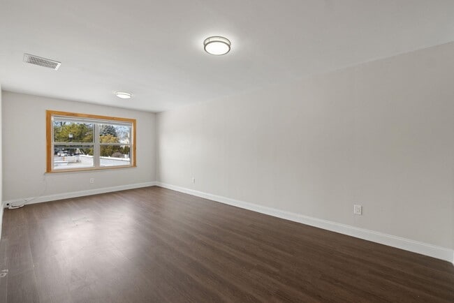 Building Photo - 227 Franklin Ave