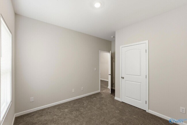 Building Photo - 102 Derbyshire Dr