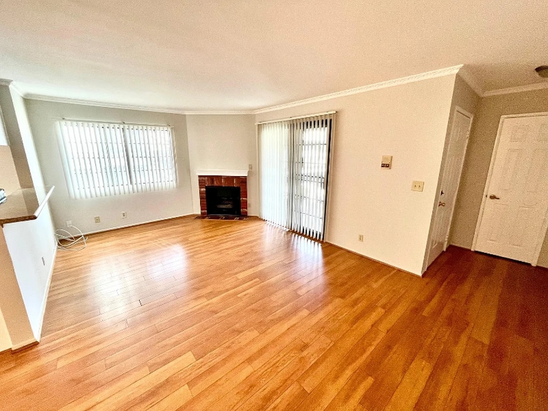 Building Photo - 625 E Palm Ave