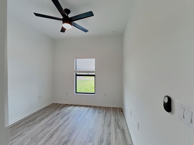 Building Photo - 475 Linden Ave S