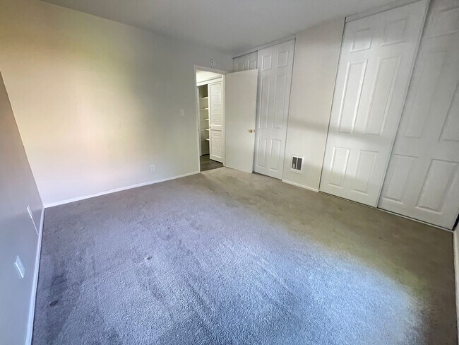Building Photo - 00590