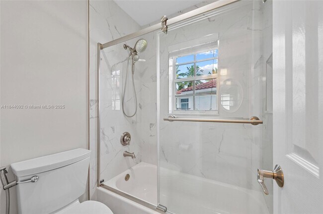 Building Photo - 2587 Jardin Ct