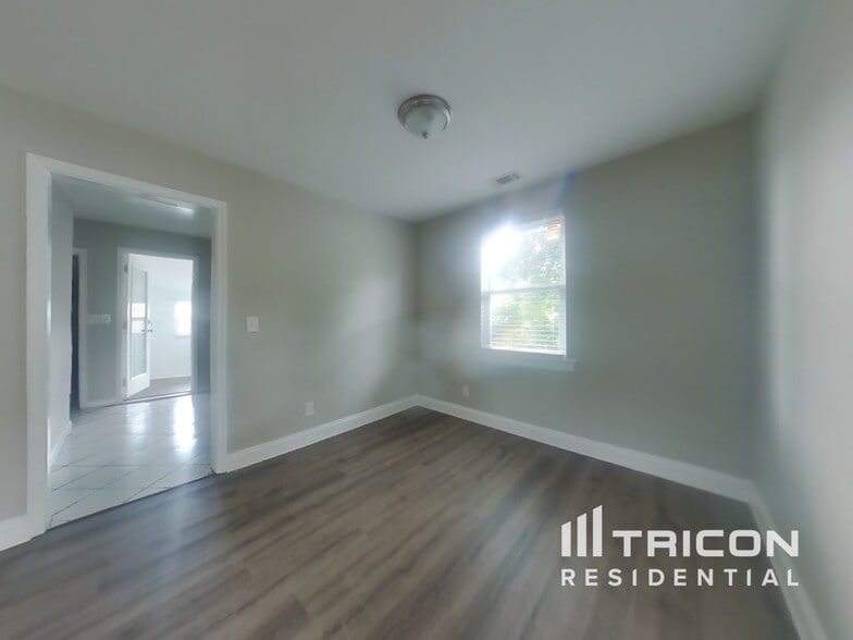 Building Photo - 3300 Maygreen Ave