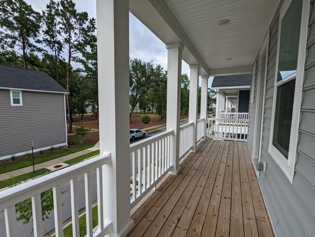 Building Photo - Beautiful 4 Bedroom Home Located on John's...