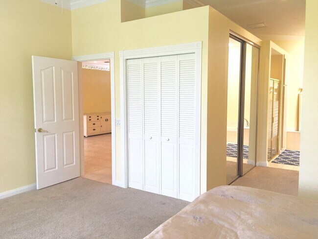 Building Photo - 2871 SW Brighton Way