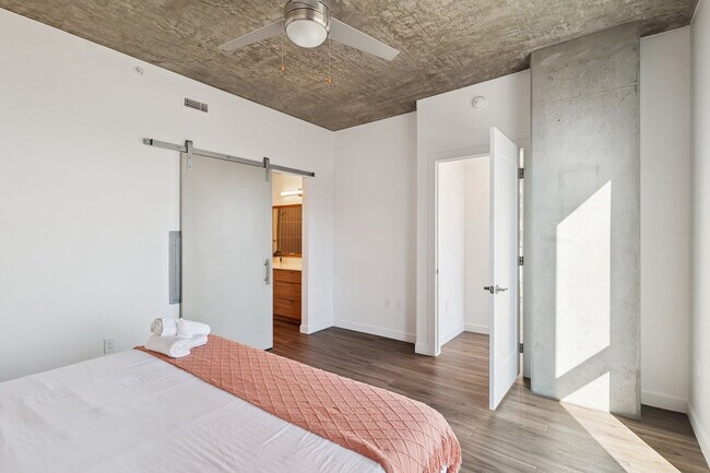 Building Photo - 222 E Jefferson St