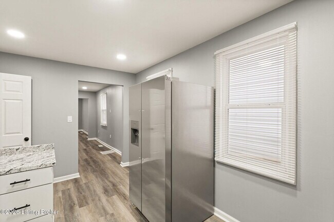 Building Photo - 2222 Duncan St