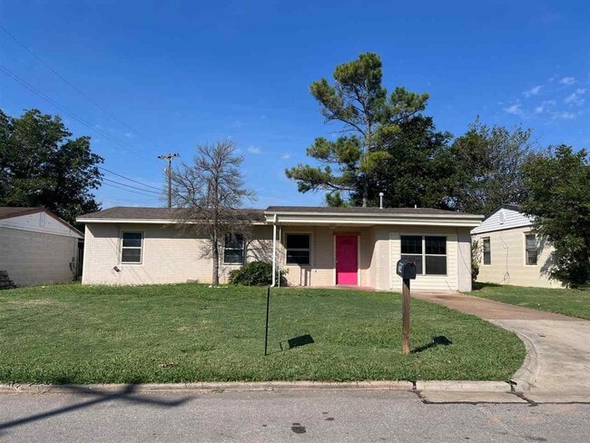 Primary Photo - 814 NW 33rd St