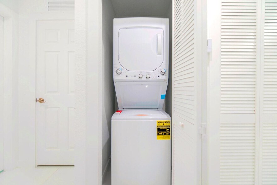 Building Photo - 2110 NW 66th St