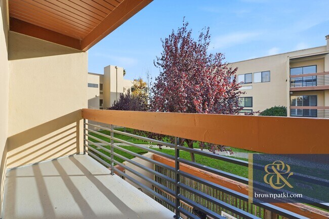 Building Photo - 916 Beach Park Blvd