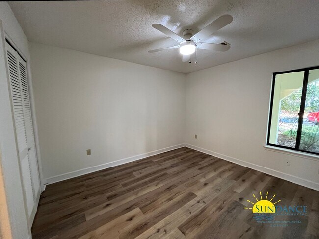Building Photo - 307 Southlake Ct