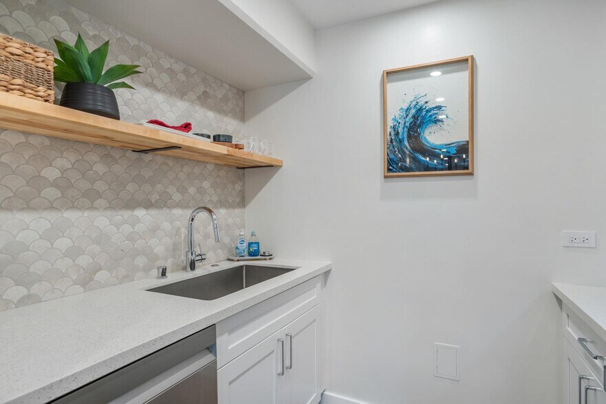 Building Photo - 2464 Prince Edward St