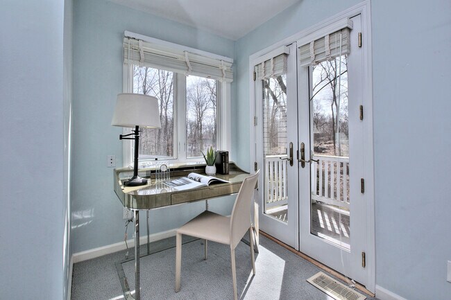 Building Photo - 562 Canoe Hill Rd