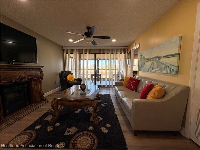 Building Photo - 106 Fairway Ct