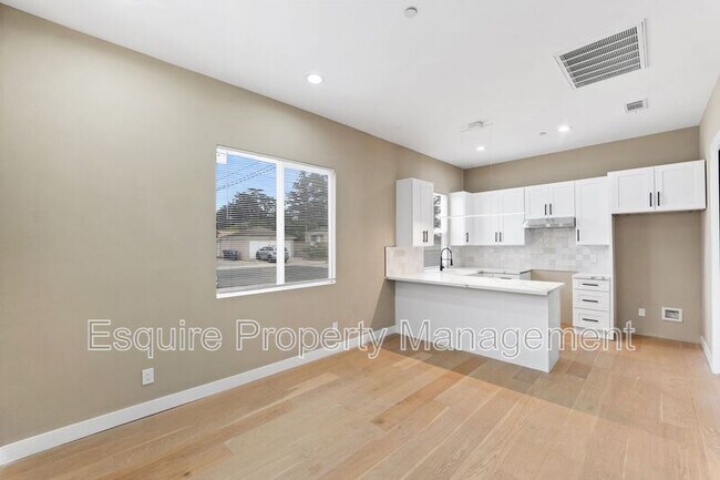 Building Photo - 549 Carty Dr