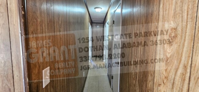 Building Photo - 2404 Scott Rd