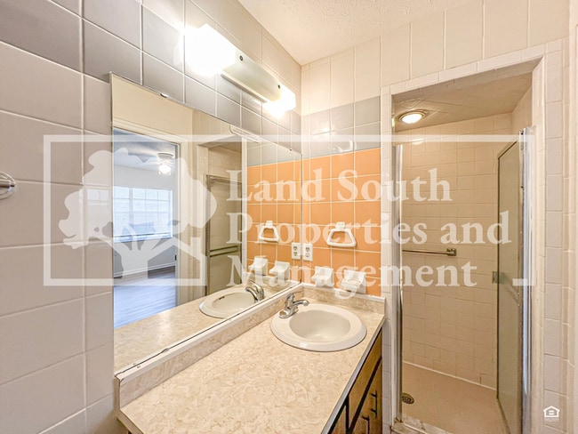 Building Photo - 729 W Daughtery Rd