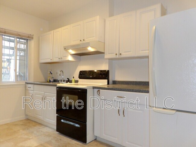 Building Photo - 403 M St NE