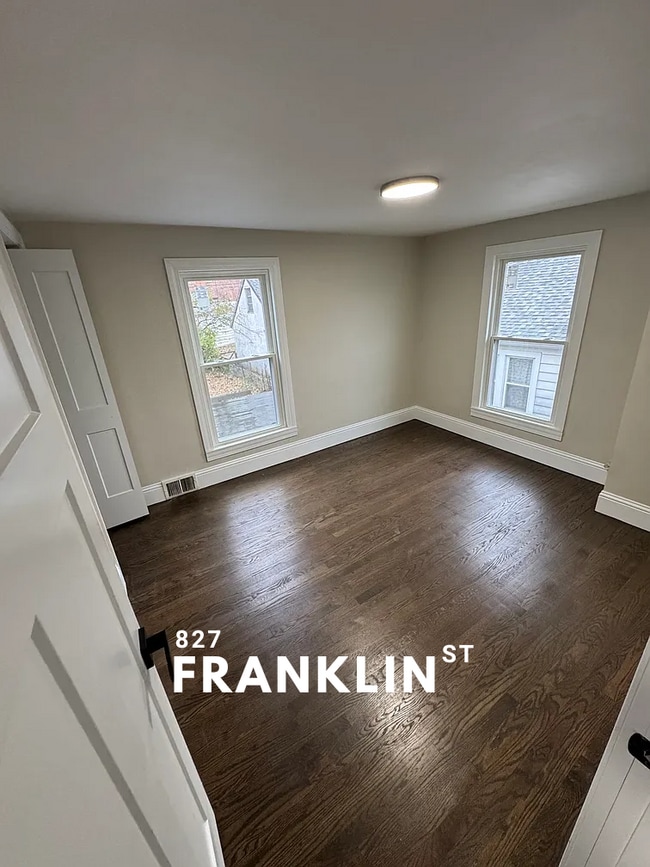 Building Photo - 827 Franklin St