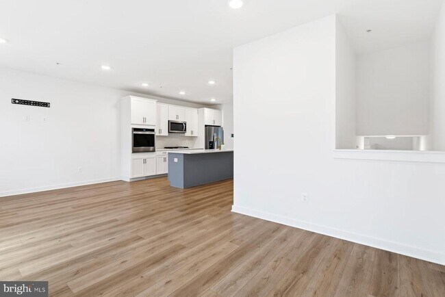 Building Photo - 614 Glenn Lk Dr