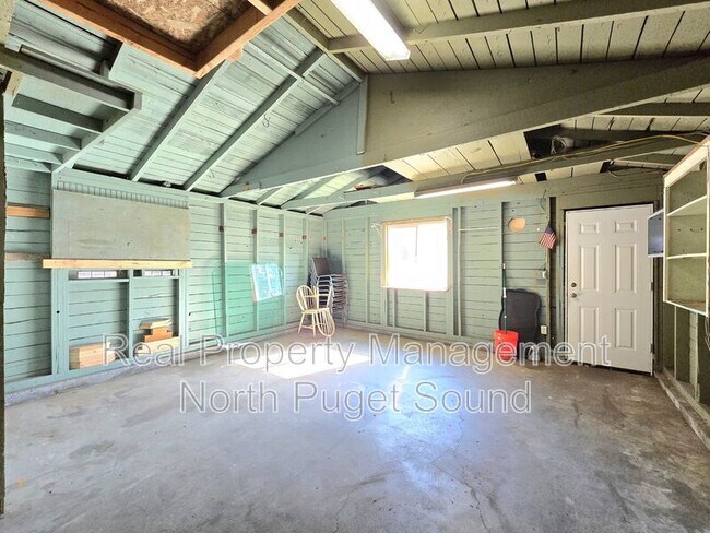 Building Photo - 1713 1st St
