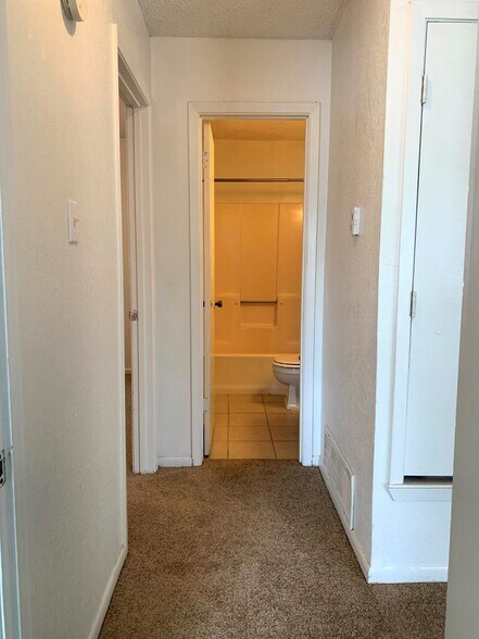 Building Photo - 917 N 7th St