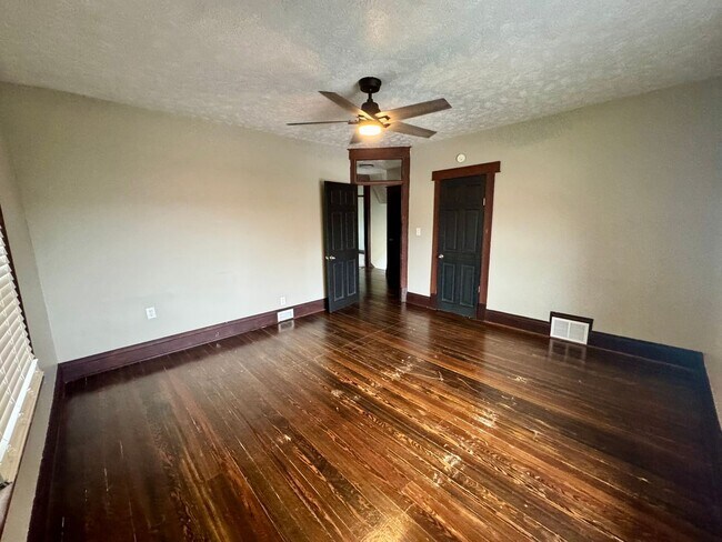 Building Photo - 112 S 36th St