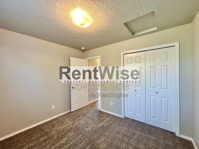 Building Photo - 14232 Carolina St